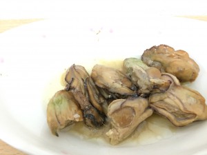 缶つまプレミアム牡蠣燻製の牡蠣アップ